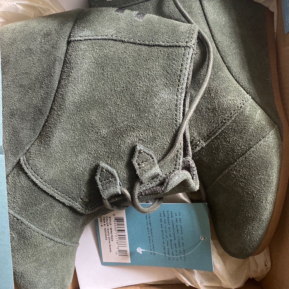Olive suede Tom’s boot size 6